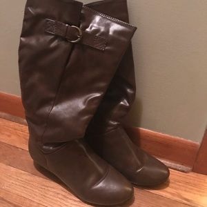 American Eagle Brown Boots